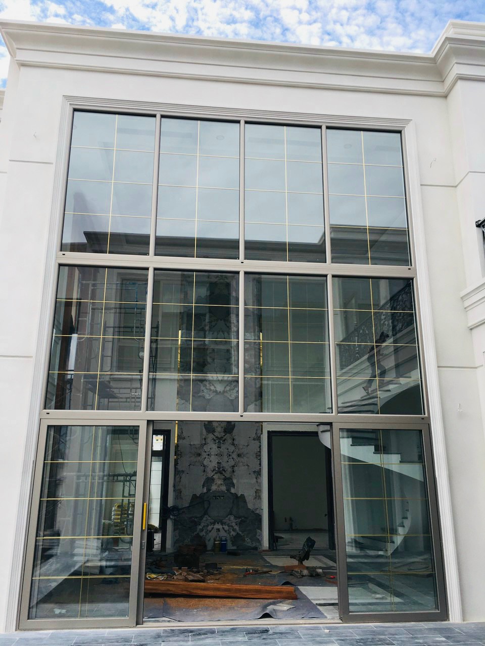 dich-vu-thi-cong-cua-nhom-kinh-chinh-hang