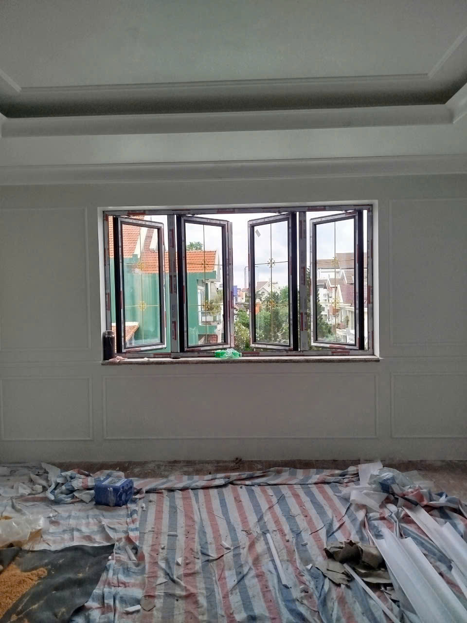 Chọn Đơn vị thi công cửa nhôm kính chuyên nghiệp: Cẩm nang toàn diện